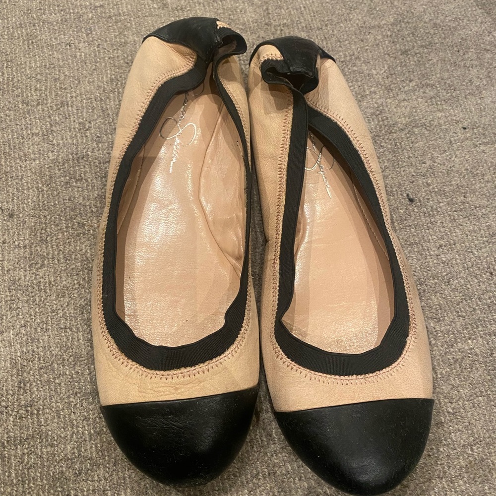 Jessica Simpson, 8.5 nude and black captoe flat